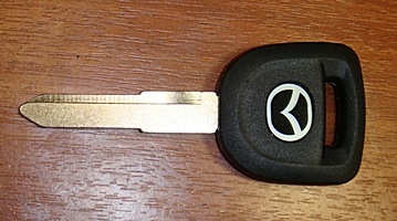 фото ключа mazda с местом под чип
