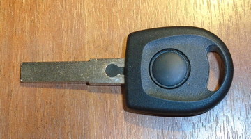 фото ключа volkswagen с местом под чип , тип жала ym15